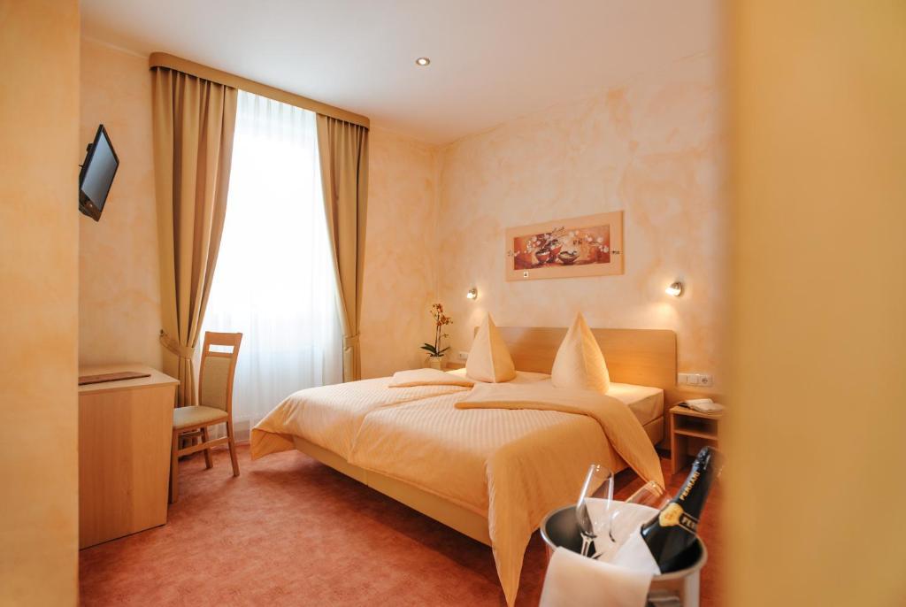 Hotel Mediterraneo Neustadt an der Weinstraße Room photo